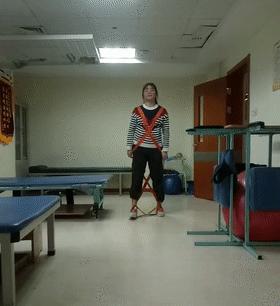 站姿不对会出现脊柱侧弯,坐姿不正确导致脊柱侧弯视频