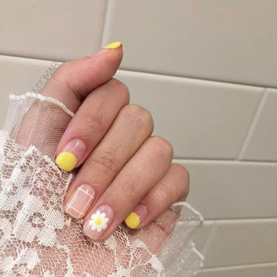 一款又甜又酷的美甲推荐给你们,夏日必备美甲ins风童趣