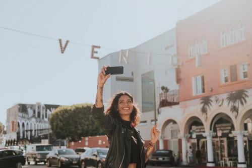 艾赛琳睫毛增长液,爱德兰丝睫毛增长液测评