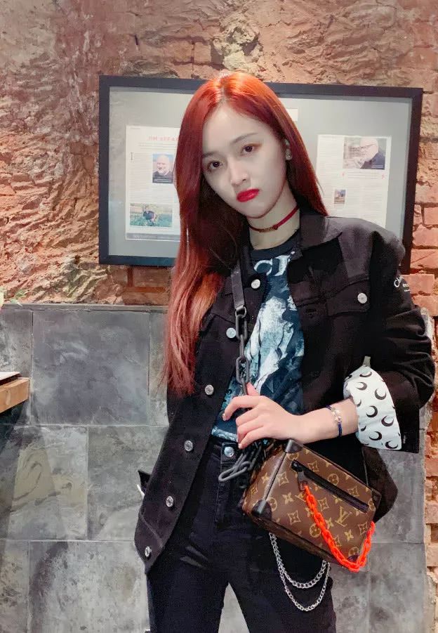 lisa新发色是什么颜色,lisa同款发色青木亚麻灰