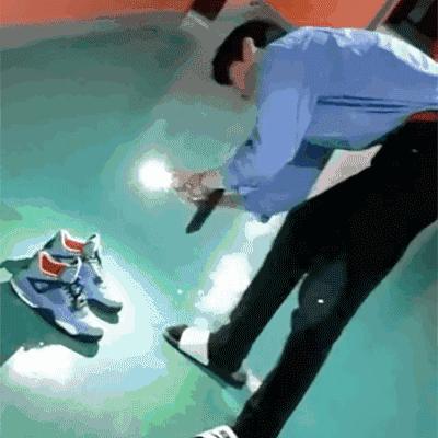 骨灰级球鞋玩家们的鞋，可以在上海买几套房？