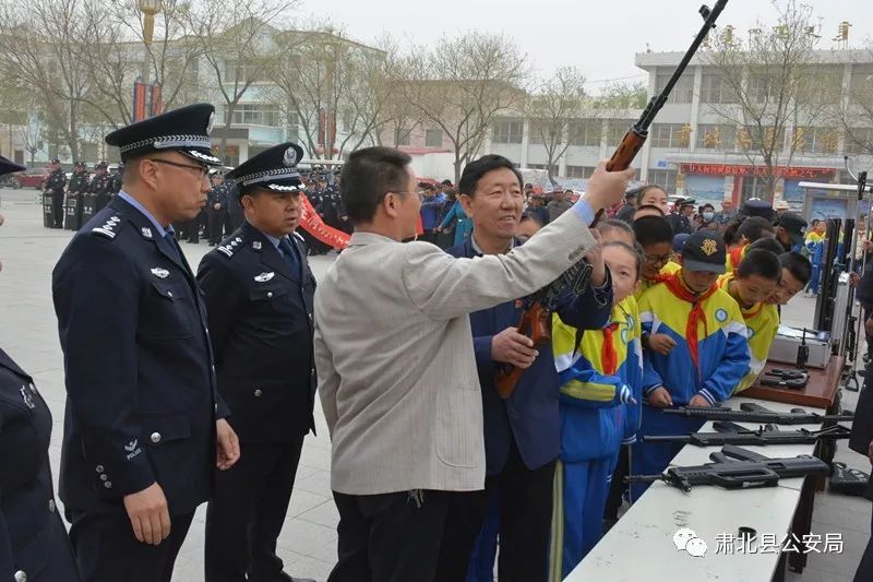 县公安局举办警营开放日活动,热血筑梦铭记警魂警营开放日活动