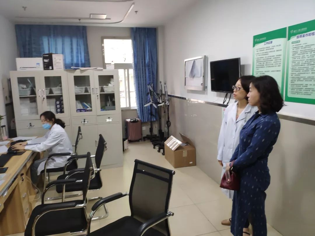 神经内科李玮副主任医师副教授,重庆大坪医院神经内科李玮