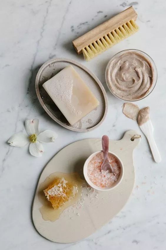 什么妙招让高跟鞋穿多久都不累,高跟鞋擦点油