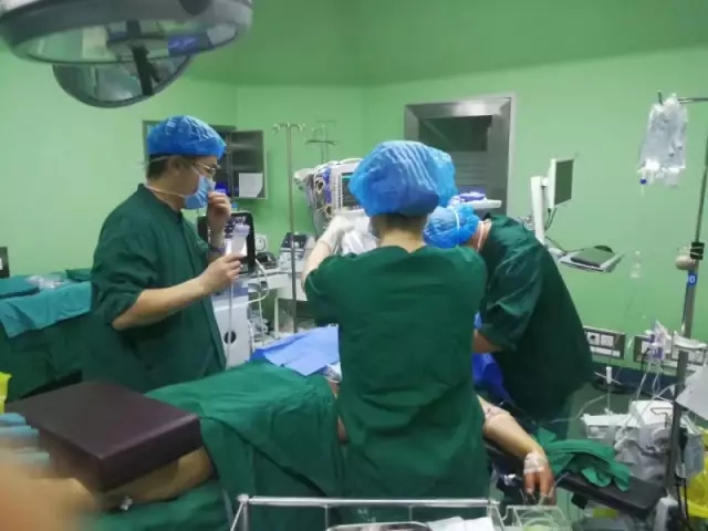 向劳动节致敬,向五一劳动节致敬的动态图片