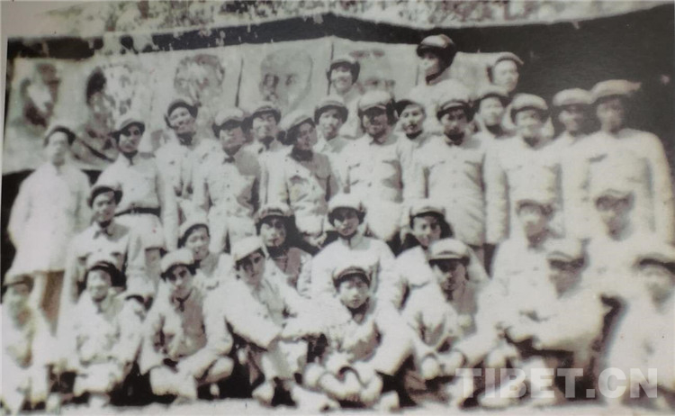 38军22团的老照片,老照片回忆148师炮兵团战友合影