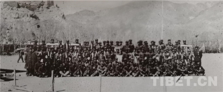 38军22团的老照片,老照片回忆148师炮兵团战友合影