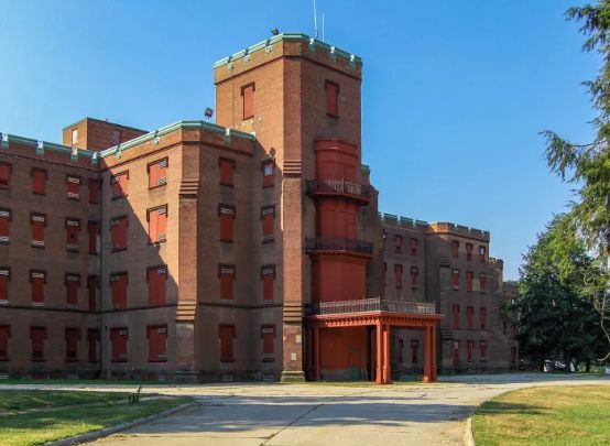 精神病院大规模突发事件,8个正常人到精神病院做实验