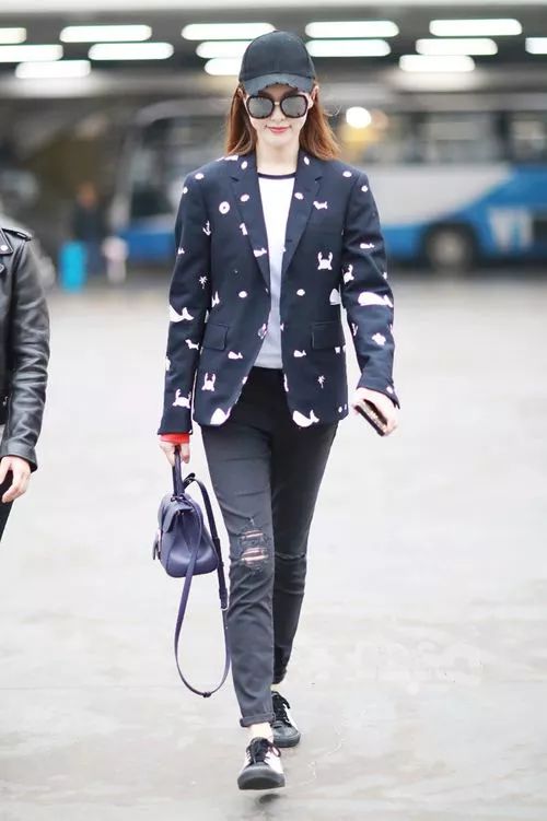 唐嫣卖二手闲置被吐槽太丑，审美堪忧？