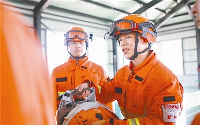 一个森林防火站有多少人,三个森林防火员