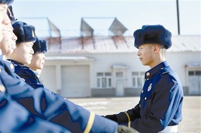 一个森林防火站有多少人,三个森林防火员