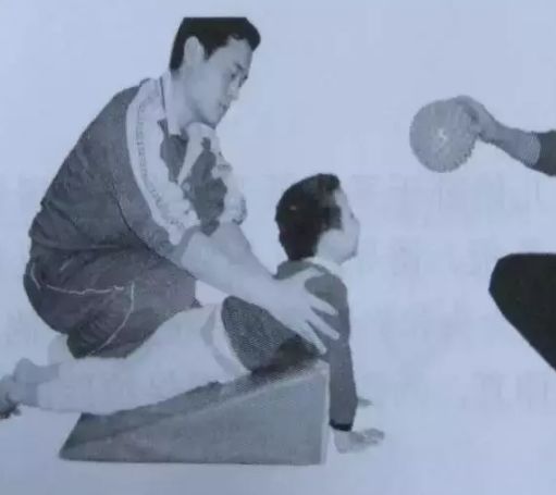 脑瘫儿童头往后仰怎么锻炼,脑瘫儿童抽搐四肢无力怎么办