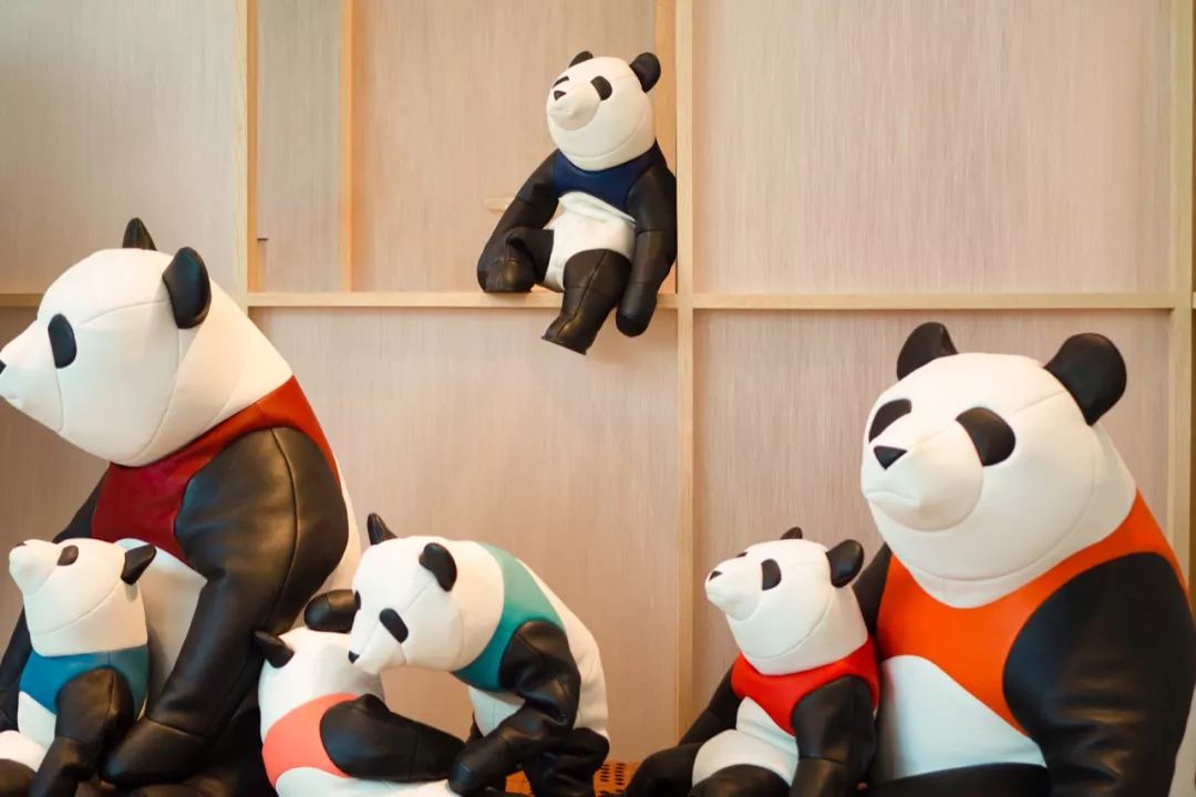 大家都开始做联名了，爱马仕和成都的“联名款”是怎样的？