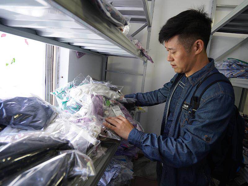 上海警方侦破制销假冒服饰案,上海警方跨省查获假冒服装