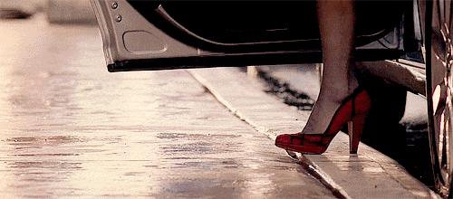 又到了穿高跟鞋的季节,高跟鞋后面磨脚怎么办