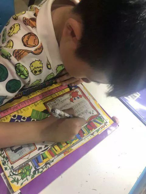 品味翰墨文香，记录阅读时光——丁荷111班阅读小报