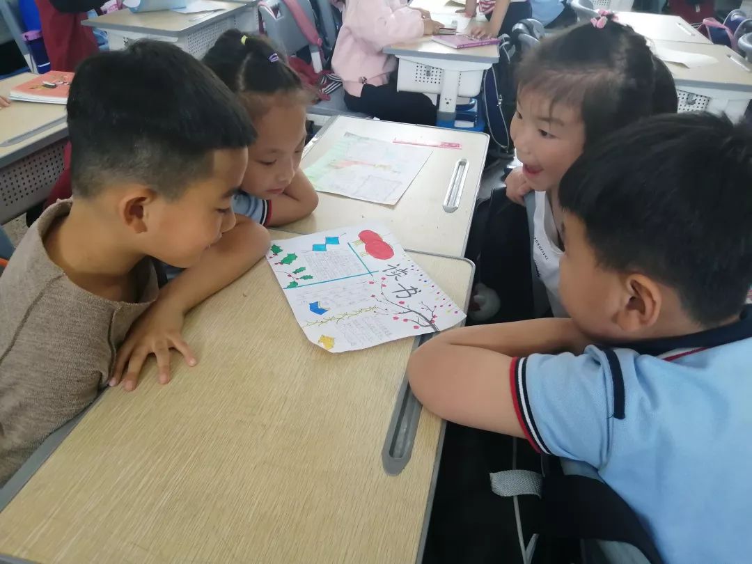 品味翰墨文香，记录阅读时光——丁荷111班阅读小报