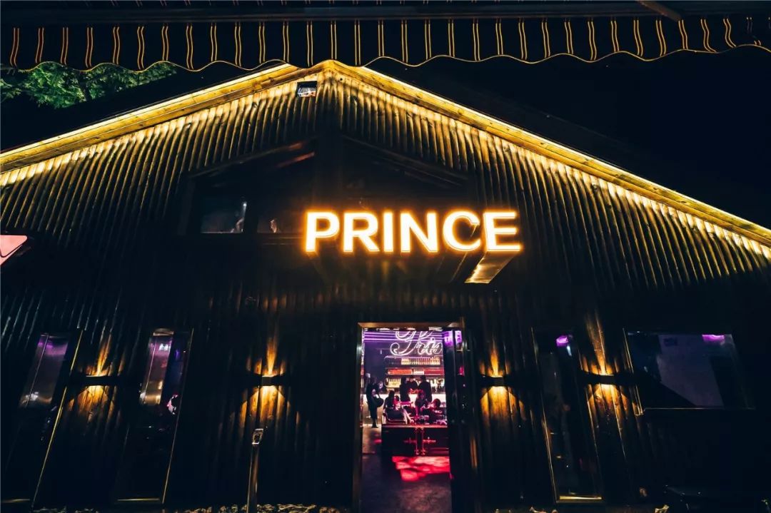 灵隐深处竟然藏着一座蹦迪盒子！蔓越莓味的野格你肯定没喝过！新店