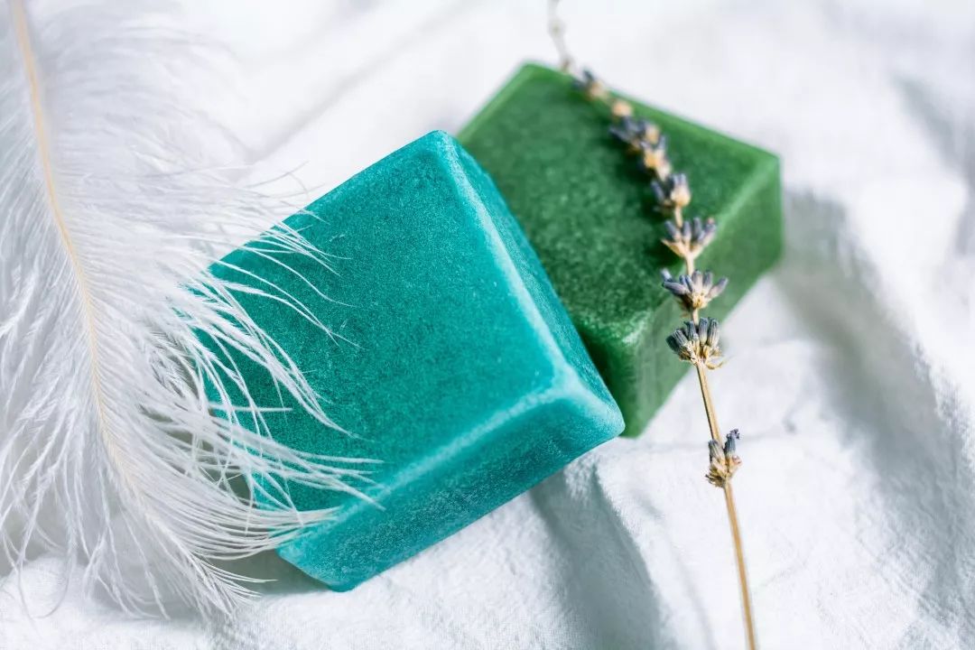 鼻头总是挤出白色丝条中医辨证,鼻头一挤就有白丝