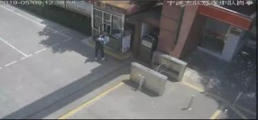 热泪盈眶！16名“蓝朋友”集体为这位四川姑娘庆生！