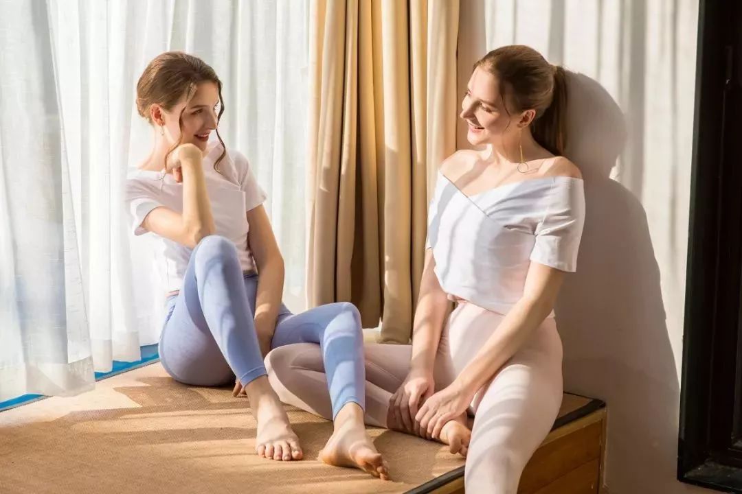 明星都在穿的不显腿粗的裤子,整个娱乐圈都在穿什么裙子