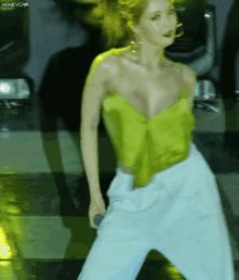 泫雅被爆整容？我却被她这件上衣迷住了！！