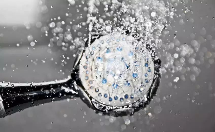 医生提醒这些时刻洗澡要关注,医生紧急提醒夏天千万别这样洗澡