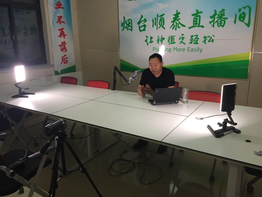 《全球视野》参访团走进顺泰植保参观学习！