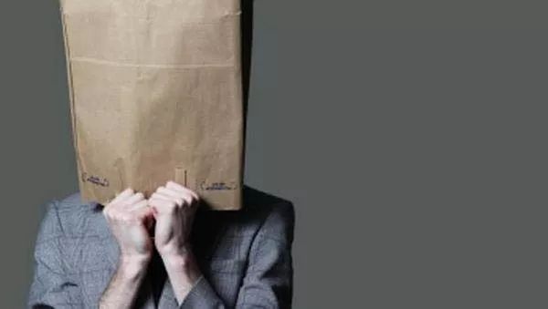 父亲意外去世17岁女孩哭了,父亲跳楼身亡长大后男孩为父报仇