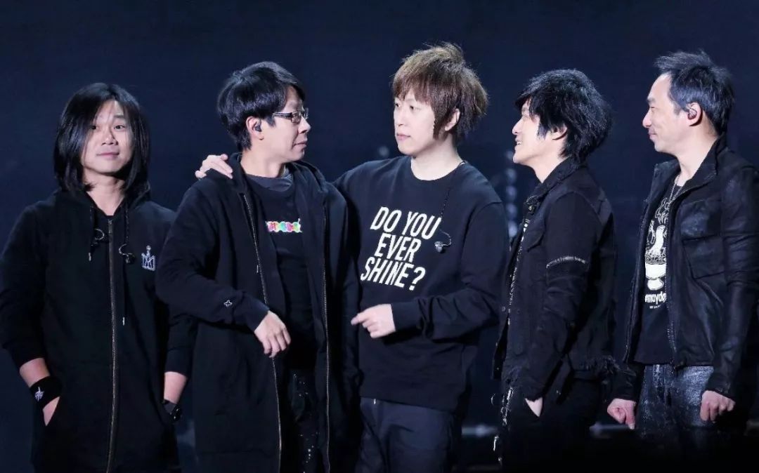 LOOK|*月天五**新电影·里面有你吗？