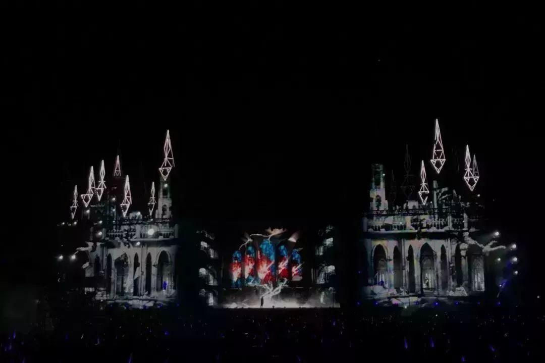 LOOK|*月天五**新电影·里面有你吗？