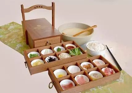 昆明北市区最正宗的过桥米线,昆明潮玩城