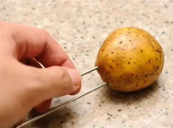 土豆在裤子上用什么方法擦掉,土豆在裤子上涂什么最好