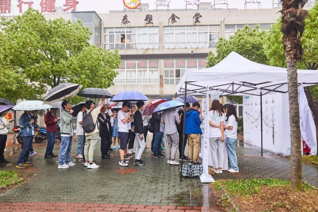 女生需要自己买套房子吗,女生应该买衣服吗