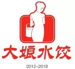 看，那些老人又在研究我们了