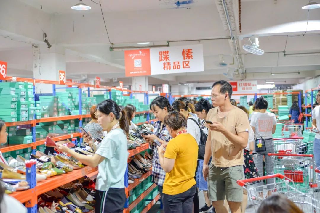 全场1折起！特步、金利来、碟愫、莱尔斯丹鞋子大特卖，最便只要50元！