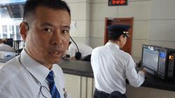 他手握7本火车驾照，却拿不到小客车驾照？因为…