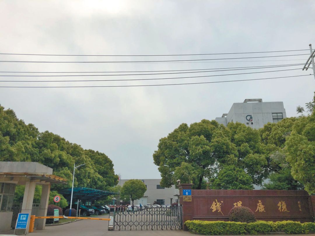 落马局长退休前任企业顾问：每月1万元薪酬、2条工作烟