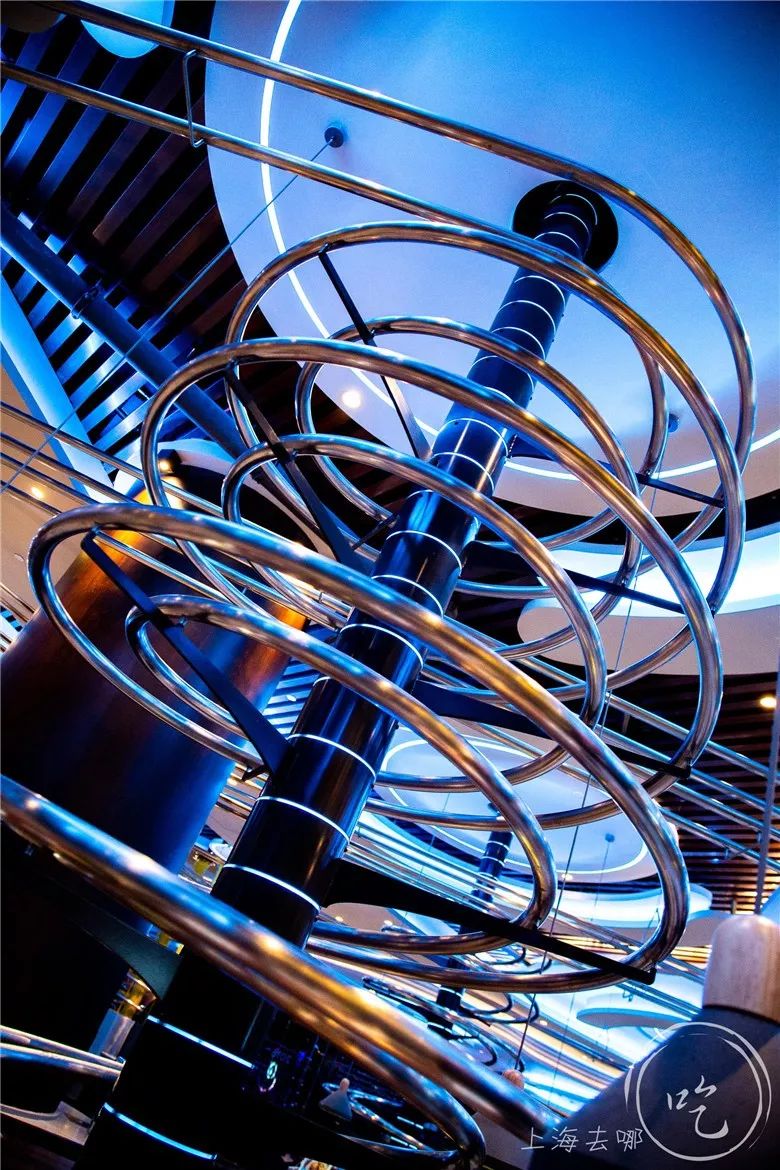 浦东新地标480米,上海浦东逛吃一条街