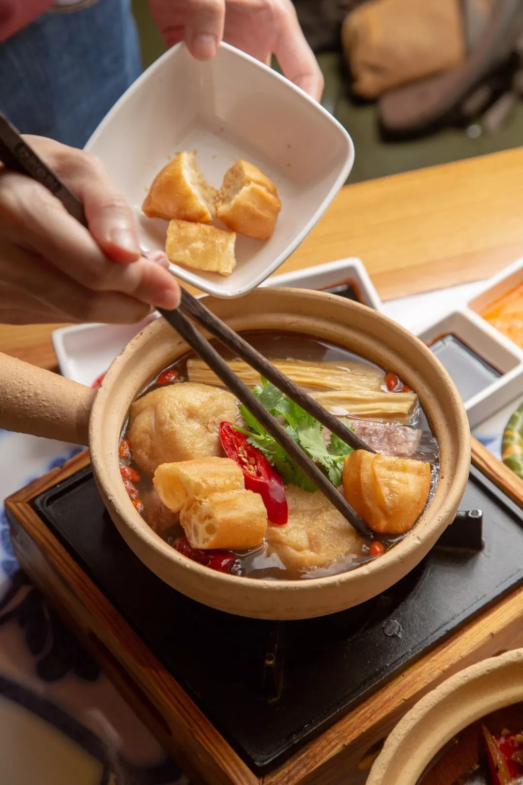 浦东新地标480米,上海浦东逛吃一条街