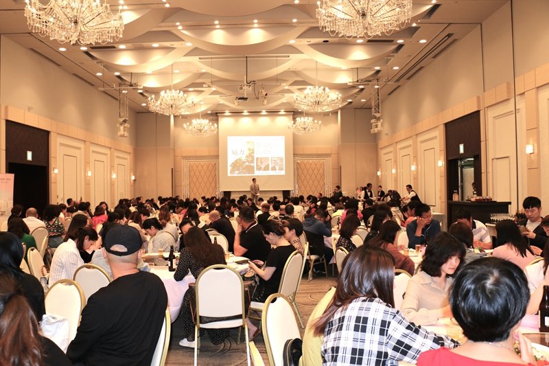 这个进口品牌带几百个渠道商游日本要深挖中国化妆品店