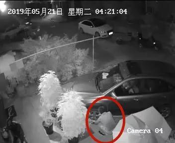 多大仇？男子把胶水滴在自家人的车上，最后悲剧了