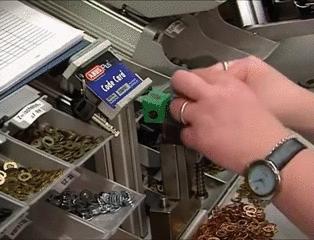 锁怎么一提就锁上呢,锁怎么弄才能从里面反锁不了