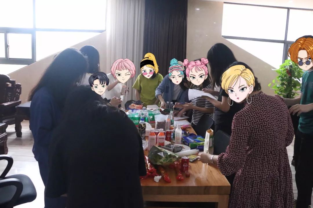 绝交！六一节竟然送我香菜薯片、虫子和卫生巾？