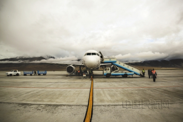 *藏西**民航人群像素描：从此山不再高路不再漫长