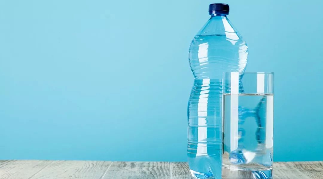 长期喝不烧开的自来水有什么危害,长期饮用纯净水不加热对人有害吗