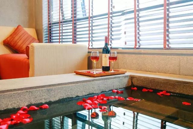 沉浸式泡温泉夏日玩水圣地推荐,送福利啦