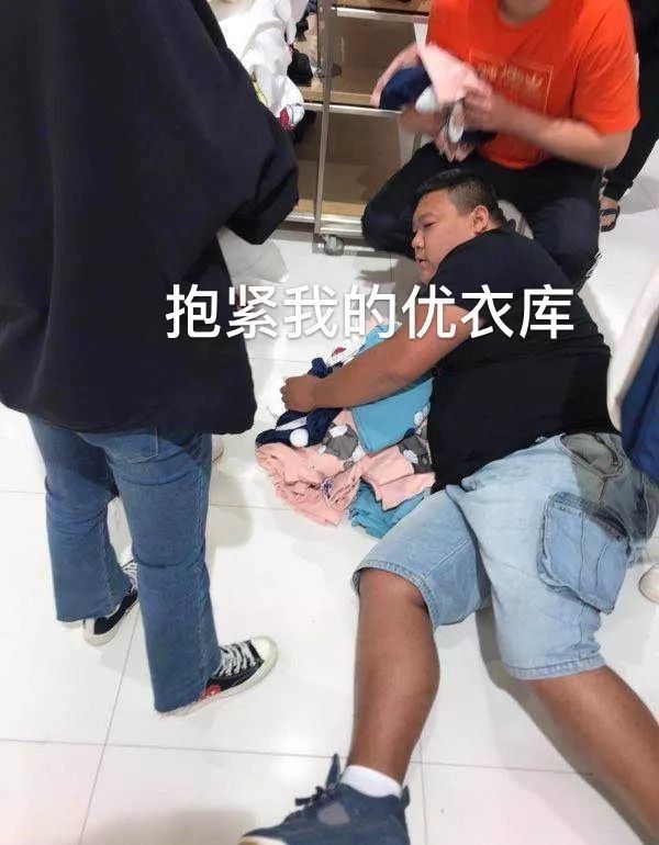 kaws璺熶紭琛ｅ簱,浼樿。搴撴姠kaws