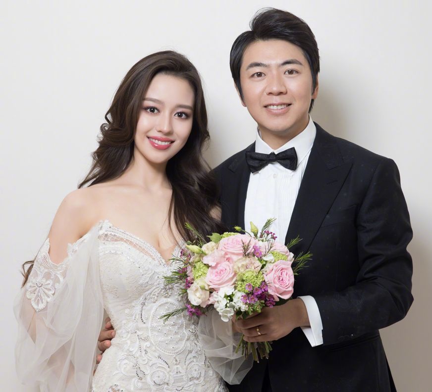 夏天被粉红色泡泡承包，嫁给爱情的女孩脸上都挂着糖霜