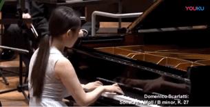 夏天被粉红色泡泡承包，嫁给爱情的女孩脸上都挂着糖霜